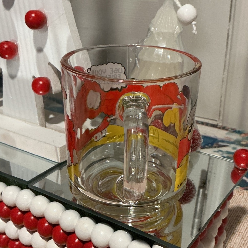 Vintage Garfield Glass Mug with Skateboard Design - Picture 5 of 6